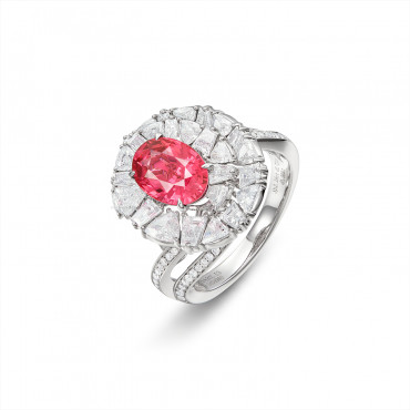 粉紅色尖晶石配鑽石戒指